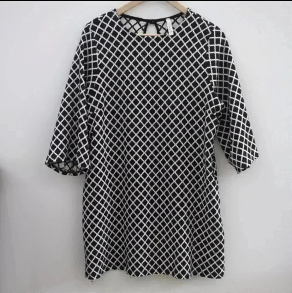 LOVE IN | Women's Black/White Pullover Pattern Midi Dress Size Large